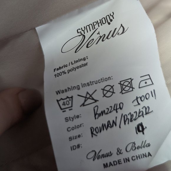 Found a different dress - Picture 2 of 9